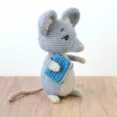 Bianca the Library Mouse (Crochet)