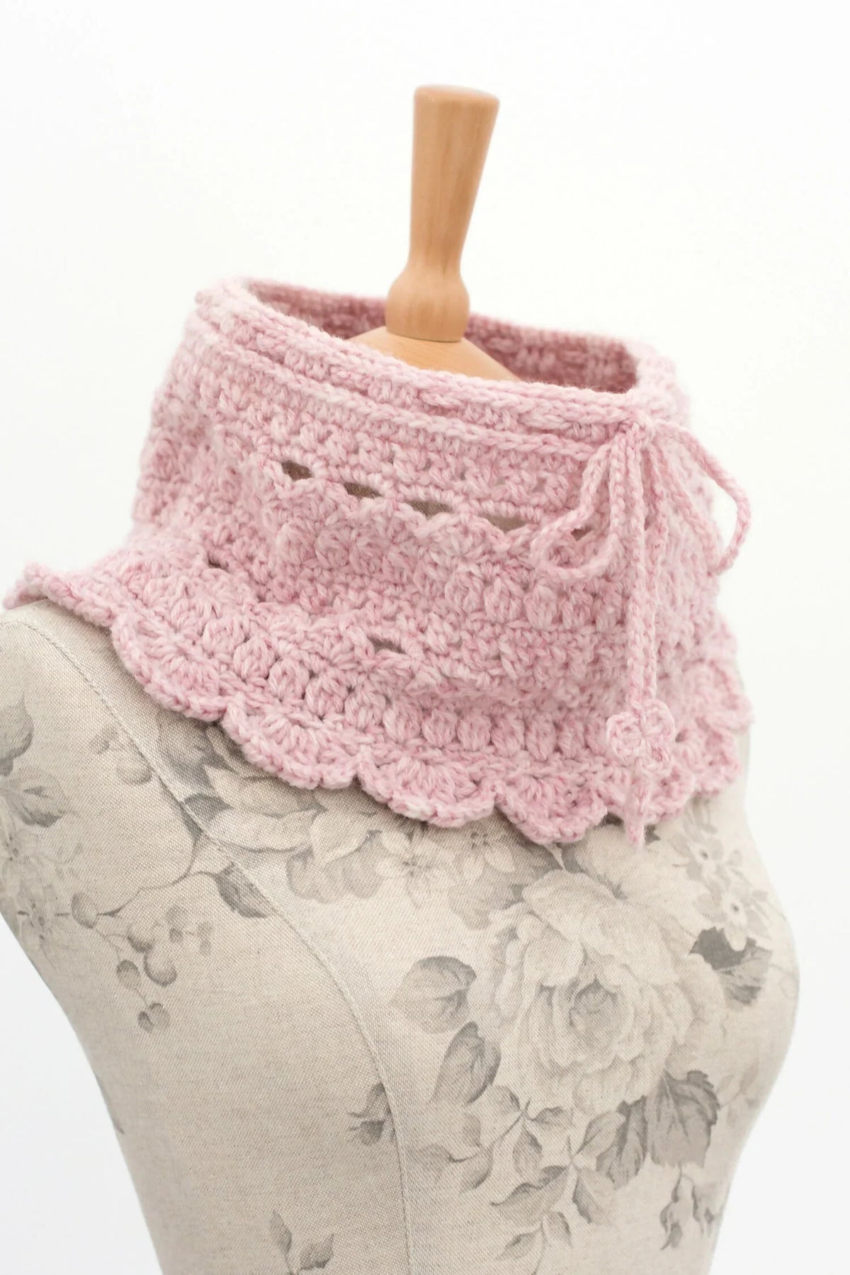 Secret Garden Neck Warmer (Crochet)