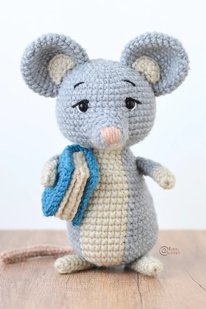 Bianca the Library Mouse (Crochet)