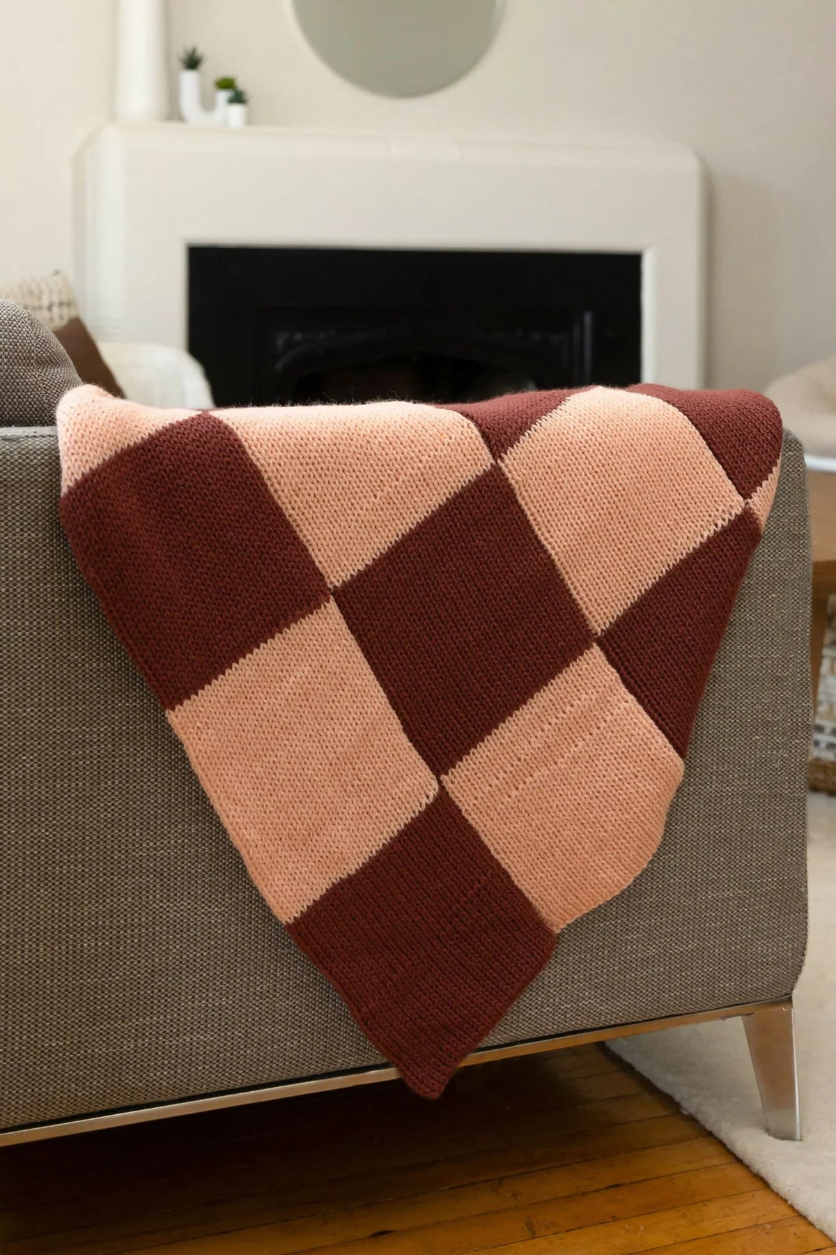 Modern Gingham: A Fresh Take on a Classic Knit (Circular Knitting Machine)